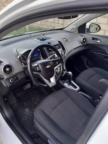 moto bot: Chevrolet Aveo (hatchback), ağ rəng - Kuzov: 5 qapılı hatchback - — 7