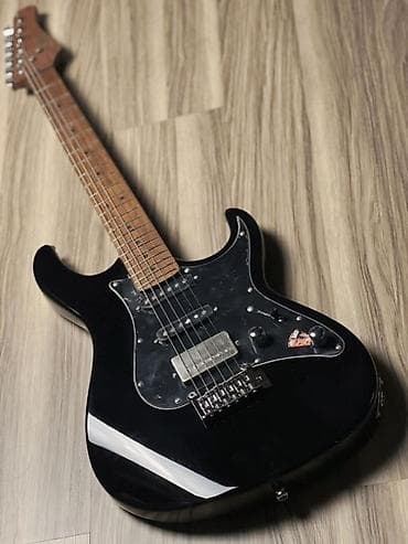 Elektrik gitara – HSS konfiqurasiyalı - Korpus: parlaq qara rəngli