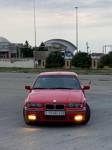 фольксваген пассат 1 8 турбо: Qırmızı rəngli sedan avtomobil Xüsusiyyətlər: - Korpus: 4 qapılı — 9