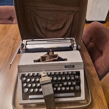 antik divan: Erika mexaniki yazı makinası – daşına bilən model - Brend/model — 1