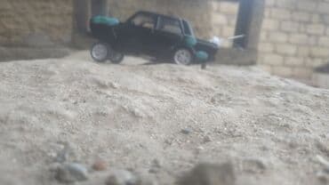 Model avtomobil – kiçik ölçülü kolleksiya oyuncağı. - Korpus: sedana