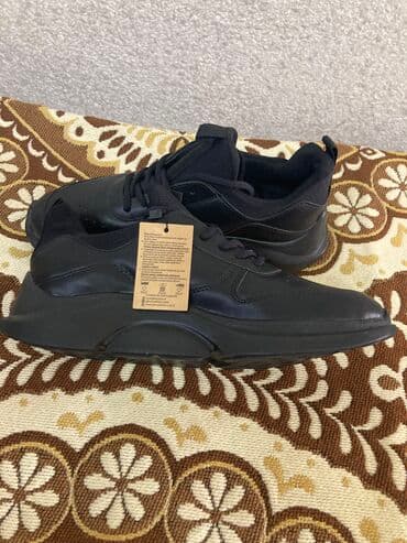 tünd qırmızı qadın krossovkaları: Tonny black - kişi krasovkası . Türkiyənindir. Təzədir. Ölçü- 42 — 4