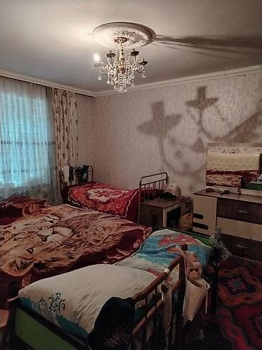 gencede ev: Satılır: 4 otaqlı həyət evi Xüsusiyyətlər: - Geniş zal: yemək masası — 1