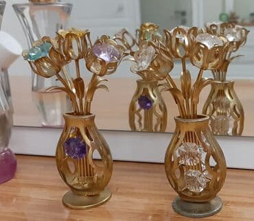 ваза под фрукты: Qızılı rəngdə, dekorativ güllərdən ibarət iki ədəd bəzək əşyası. Hər — 4