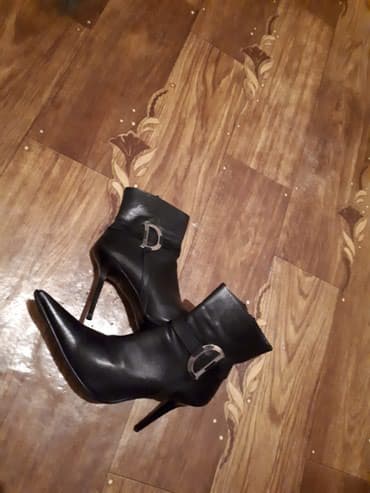 Ölçü: 39, rəng - Qara, İşlənmiş