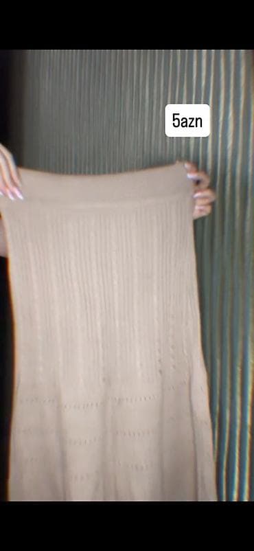 corab topdan satis: Qadın geyimləri – hər biri 5 AZN 1) Qara crop T‑şört - Qısa model — 7