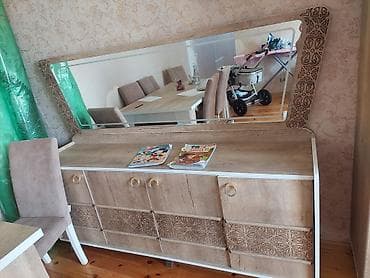 Qonaq otağı üçün mebel dəsti Tərkibi: - Geniş servanta bənzər komod +