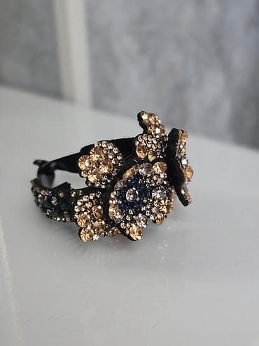 suni saclarin satisi: Kristal qaşlarla bəzədilmiş çiçək dizaynlı saç klipsı(broşka) Möhkəm — 4