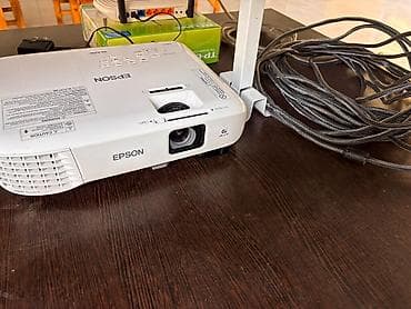 mini proyektor: Epson EB-E350 proyektor + montaj üçün asqı qolu + TP-Link ikiantennalı — 2