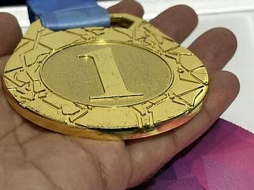 kubok satışı: Azərbaycanın Region Liqasının qalibinə təqdim olunan Qızıl medal — 7