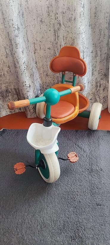 Uşaq üçtəkərli velosipedi - Rənglər: yaşıl/turuncu detallarla, ağ