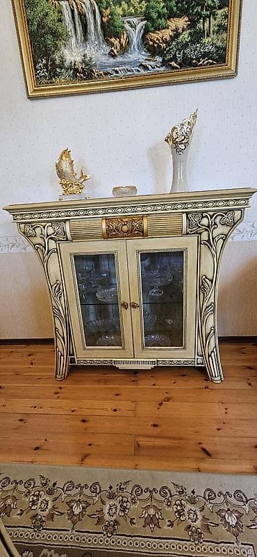 bufet: Klassik üslubda vitrin/konzol şkaf Malaziya istehsal eni:135sm — 1