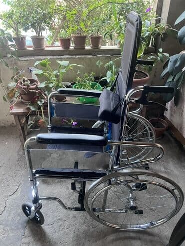 Aş qazanı: Qatlanan, yüngül, əlil arabası. Yüksək arxa və baş dayamağı ilə təchiz — 3