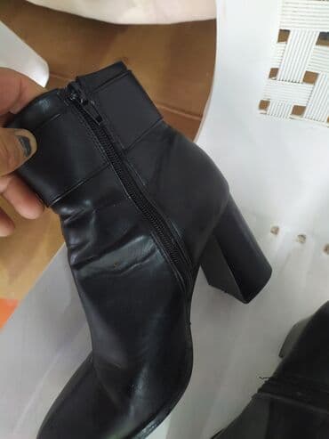 qiz ucun botlar: Qadın dabanlı qısa çəkmə - Rəng: qara - Model: qısa booti, yuvarlaq — 6