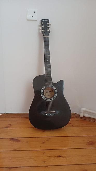 dayson qiyməti: Akustik gitara normal vəziyyətdədir. heç bir problemi yoxdur. qiymət — 1
