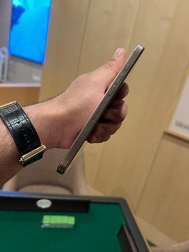 ayfon satışı: IPhone 16 Pro Max — 4