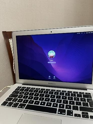 ucuz macbook air: Apple MacBook Air (13") – gümüş rəng, alüminium gövdə. Xüsusiyyətlər — 6