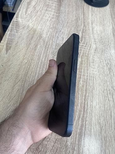 iphone 15 pro black: IPhone 15 Pro, Qara — 4