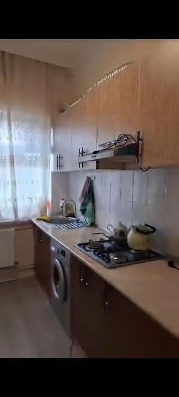 enzesde satilan evler: 28 May metrosun çıxışına yaxsin 3/2 mertebesi 2 otaqlı mənzil – tam — 3