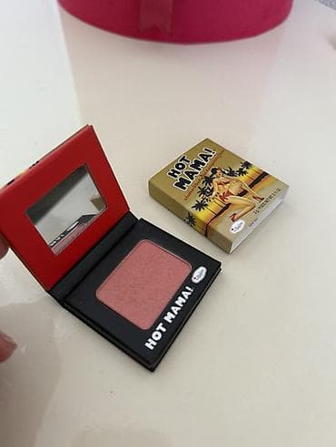 TheBalm Hot Mama! – çoxməqsədli allıq/bronzer/keçid kölgə - Ton: isti
