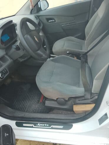 Qoruyucu plyonka və şüşələr: Chevrolet Cobalt LT sedan – ağ rəng Xüsusiyyətlər: - Kuzov: sedan, ağ — 5