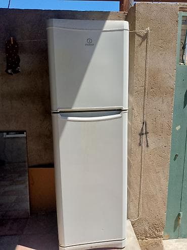 İşlənmiş 2 qapılı Indesit Soyuducu Satılır, rəng - Ağ lalafo.az -da İşlənmiş 2 qapılı Indesit Soyuducu Satılır, rəng - Ağ