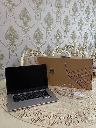 Samsung: Intel Core i5, 8 GB, 15.6 " — 2