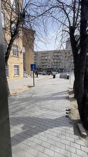 Kommersiya daşınmaz əmlakının satışı: Kiosklar icarəyə verilir Məkan: - Elmlər metrosu yaxınlığı, İncəsənət — 3