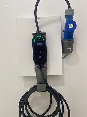 Elektromobil və Plug-in avtomobillər üçün şarj stansiyası. Bağlara