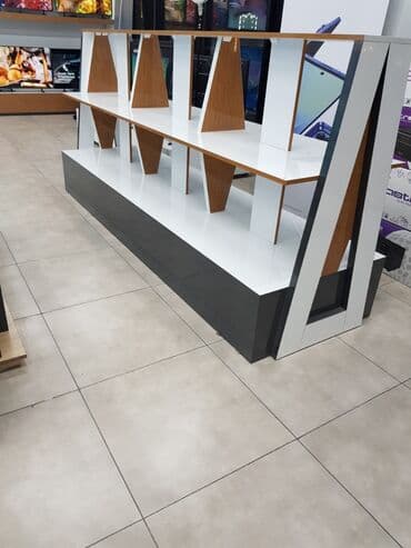 Mağaza vitrin rəfi – ikitərəfli, dizayner üslubunda - Tip