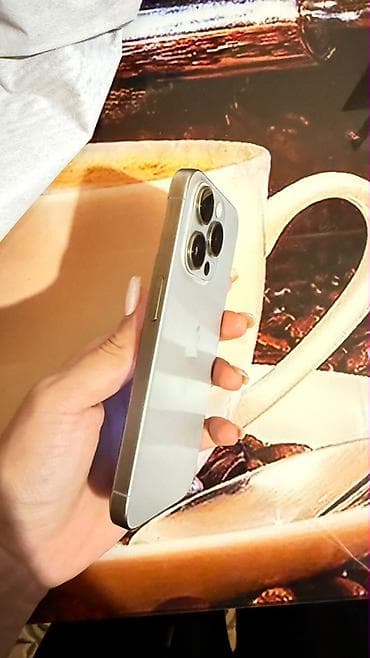 iphone 2013: İphone 15 pro 256gb 88 pil zavod nöqtə ciziği yoxdu xanim telefonudu — 4