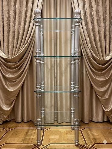 Mağaza avadanlığı: Şüşə rəf vitrin - Dizayn: Klassik üslubda, dekorativ sütunlu — 1