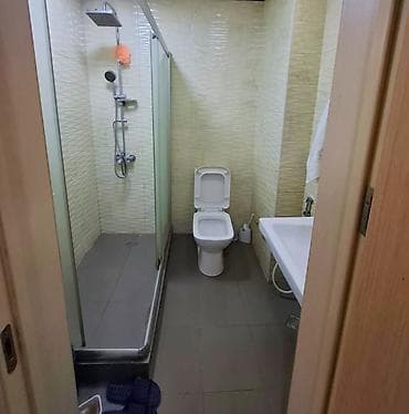 1 gunluk kirayə evlər: Salam XİRDALANDA BAZARA YAXİN 4 mertebenin 2 çi mertebesinde 2 otaq — 8
