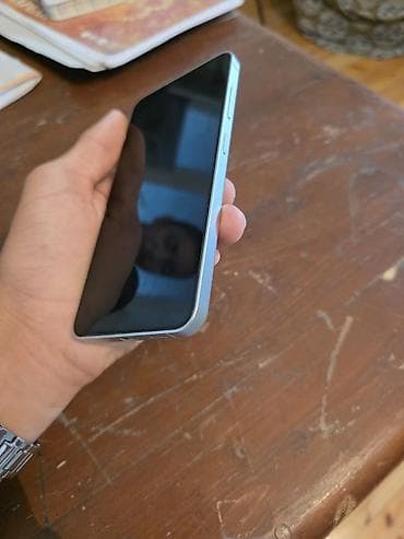 smsung: Samsung Galaxy S24, 128 GB, rəng - Ağ, Simsiz şarj — 1
