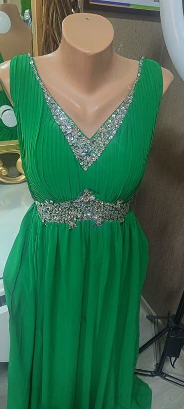 sifon koynekler: Zərif ziyafət geyimləri dəsti 1) Yaşıl maxi don - Dərin V-yaxa, ön — 2
