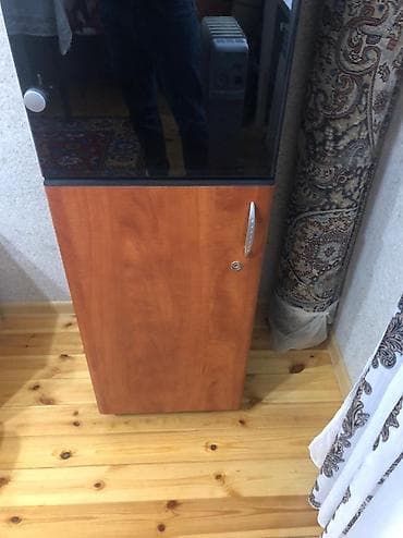 ucuz demir qapi: Vitrin dolab 2qapili.asaqi qapisinda acarida var.ust qapisi — 5