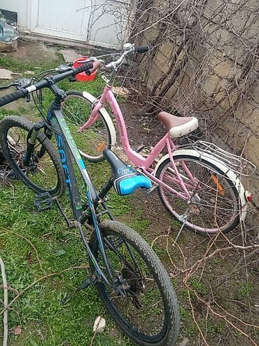 Городские велосипеды: Dağ velosipedi, tünd rəngdə çərçivəyə və mavi-yaşıl vurğulara — 1