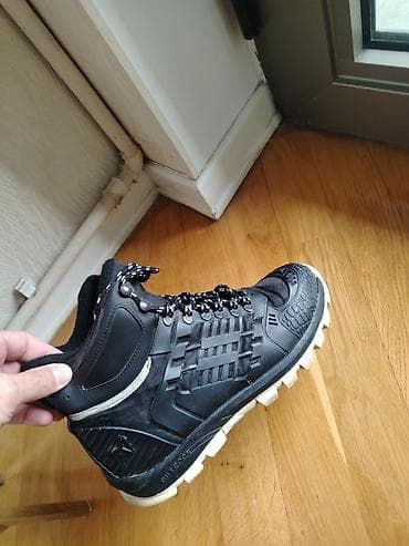 Qış və dağ yürüşləri üçün yüksək boğaz idman/trekkinq ayaqqabısı -