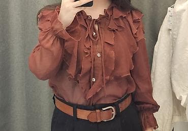 Qadın bluzası – zərif volanlı dizayn - Rəng: tünd