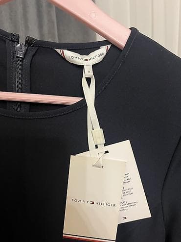 qış donları: Tommy Hilfiger qısaqol paltar - Rəng: Midnight (tünd göy) - Model — 4