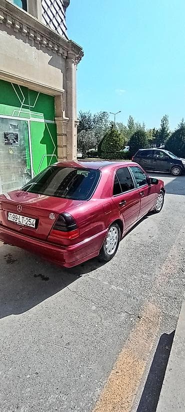 volvo s 80: Mercedes-Benz C-Class: 1.8 l | 1995 il Sedan — 5