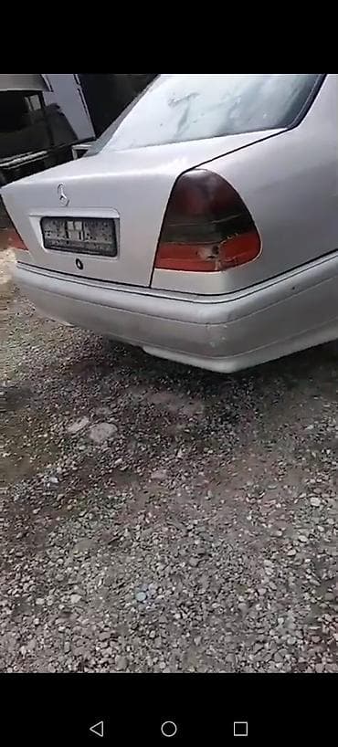 kia rio 2014: Mercedes-Benz C-Class: 1.8 l | 1997 il Sedan — 5