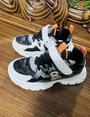 Uşaq idman ayaqqabısı - Rənglər: qara-ağ əsas, boz kamuflyaj lalafo.az -da Uşaq idman ayaqqabısı - Rənglər: qara-ağ əsas, boz kamuflyaj