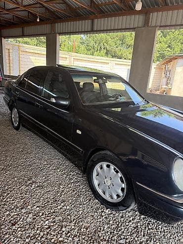 mercedes e class: Mercedes-Benz E‑Class W210 sedan - Kuzov: qara rəng, 4 qapı, orijinal — 2