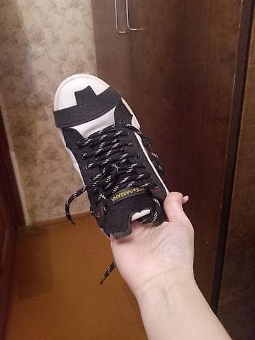 Krossovkalar – unisex, qara‑ağ dizaynlı - Brend işarələri: “DOLCE — 3