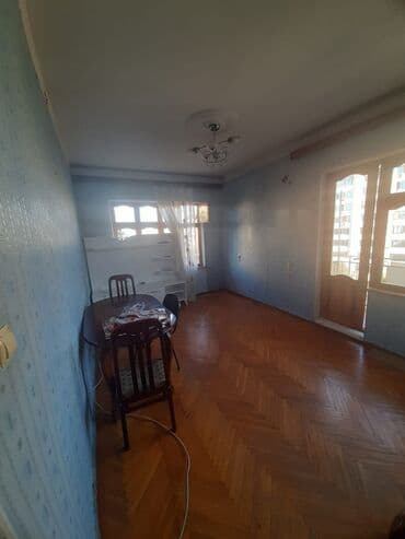 bakıxanov qəsəbəsi kiraye: Satılır: işıqlı, geniş zal otağı Bakıxanovda İcranın arxasında 7/9 — 1