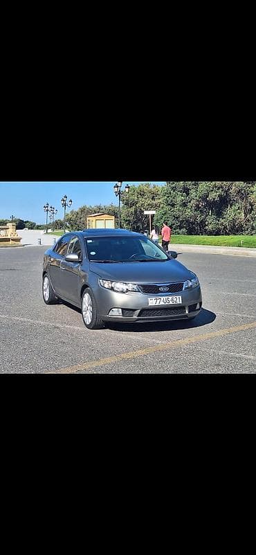 Kia Cerato sedan - Kuzov: 4 qapılı sedan, boz/metallik rəng -