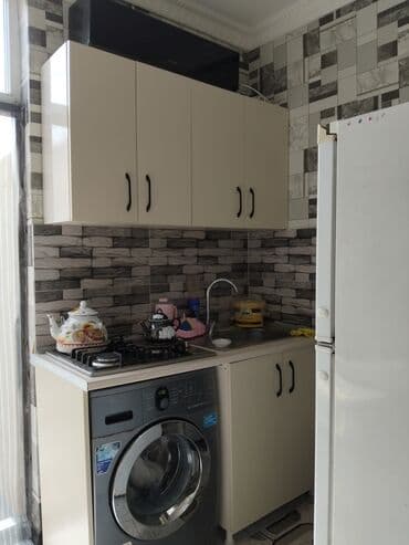 купить бак для воды: 2 otaqlı həyət evi - Giriş: dar həyət yolu, dəmir giriş qapısı və üst — 4