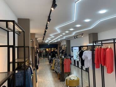 mingecevir obyekt: 28 may metrosunun yaxınlığında yol kənarı ticarət mərkəzinin içində — 2