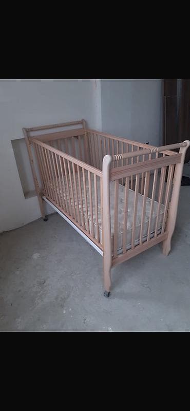 Oğlan və qız üçün, Dördbucaq, Beşik, Dəstsiz, Matras ilə, Yellənmə mexanizmsiz